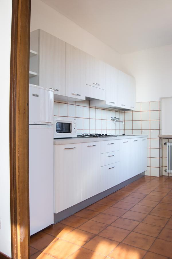 Residence Liana Albisano Torri Del Benaco Eksteriør bilde